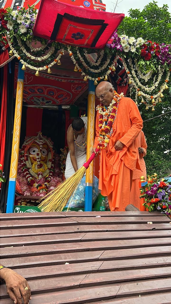 Contemporary spiritual leader in meditation, embodying the integration of traditional wisdom with modern spiritual practice